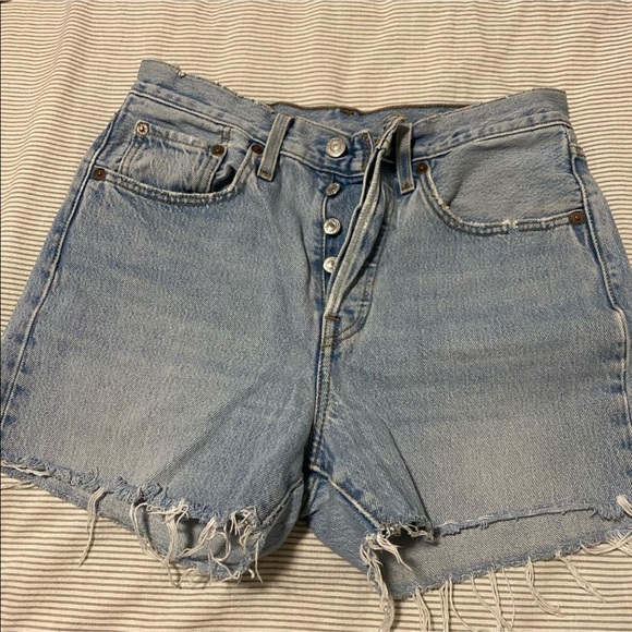 Levis 501 denim cut offs - Picture 2 of 2